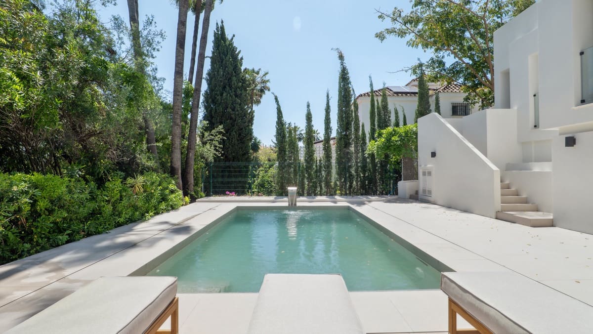 Chalet de 5 habitaciones en Nueva Andalucia en venta - 2.495.000 € (Ref: 9364033)