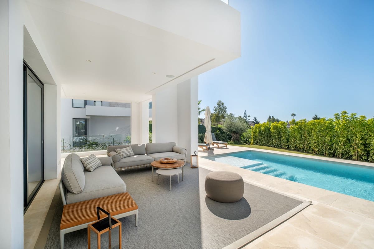 6 makuuhuone Huvila myytävänä paikassa El Paraiso - 2 950 000 € (Ref: 9364034)