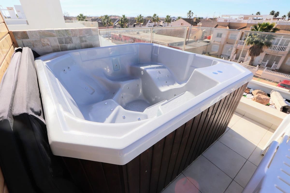 Chalet de 4 habitaciones en Los Alcázares en venta - 650.000 € (Ref: 9364036)