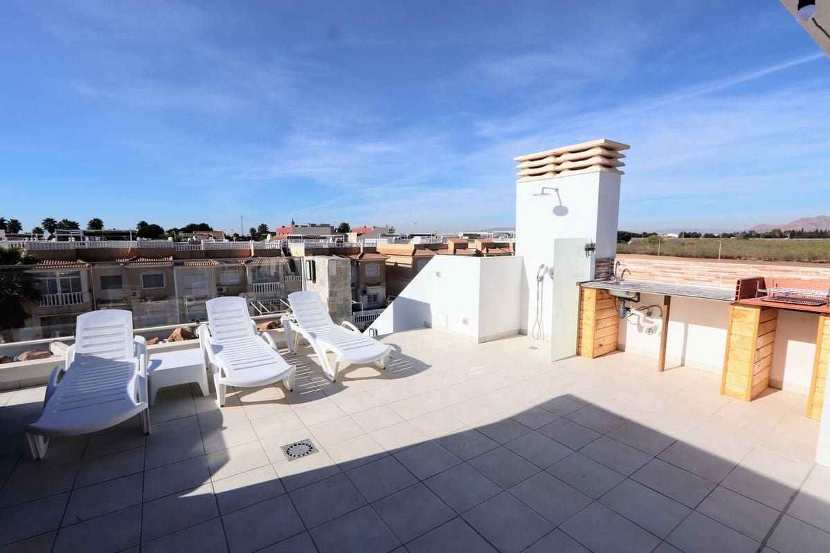 Chalet de 4 habitaciones en Los Alcázares en venta - 650.000 € (Ref: 9364036)