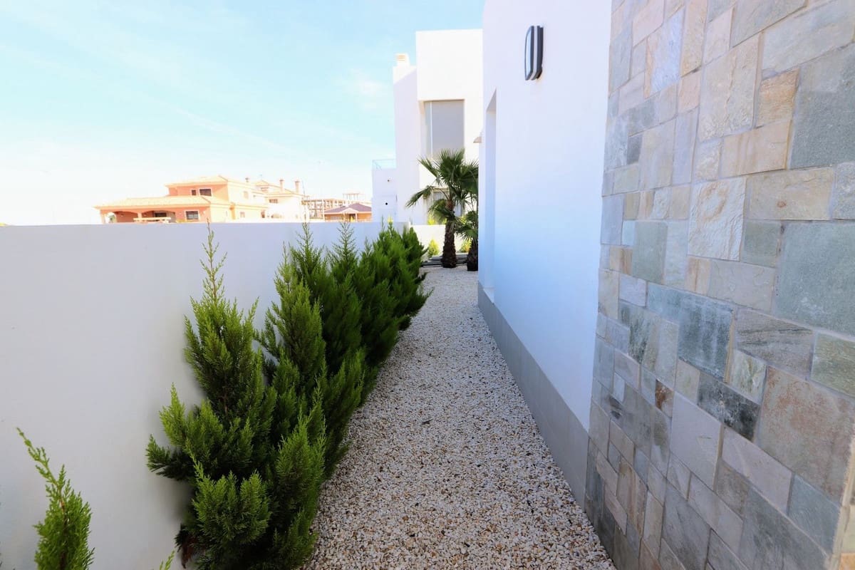 Chalet de 4 habitaciones en Los Alcázares en venta - 650.000 € (Ref: 9364036)