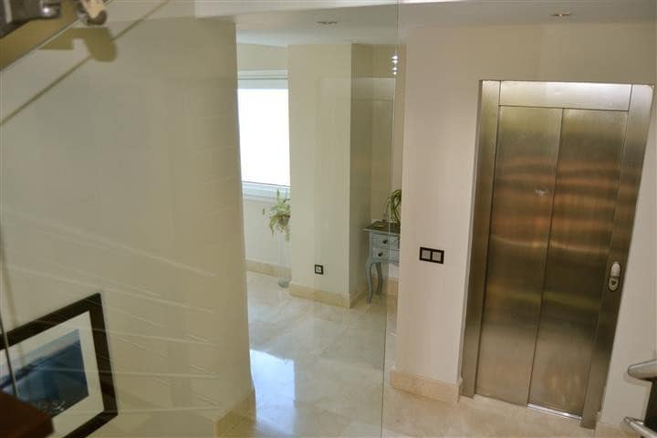 Chalet de 5 habitaciones en La Duquesa / Puerto de la Duquesa en venta - 3.300.000 € (Ref: 9364037)