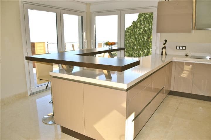 Chalet de 5 habitaciones en La Duquesa / Puerto de la Duquesa en venta - 3.300.000 € (Ref: 9364037)