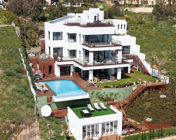 Chalet de 5 habitaciones en La Duquesa / Puerto de la Duquesa en venta - 3.300.000 € (Ref: 9364037)