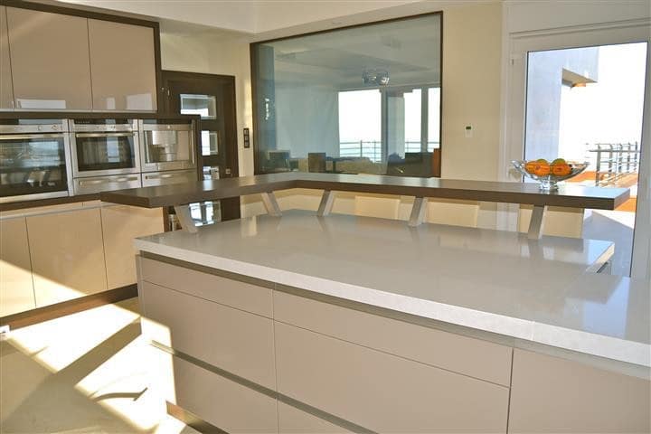 Chalet de 5 habitaciones en La Duquesa / Puerto de la Duquesa en venta - 3.300.000 € (Ref: 9364037)