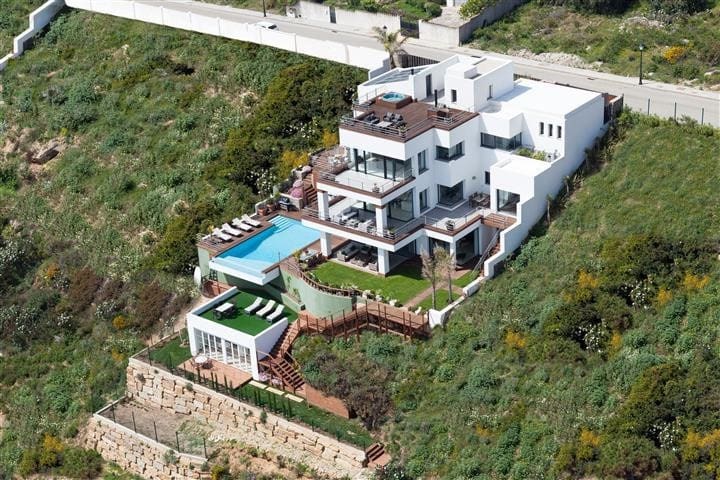 Chalet de 5 habitaciones en La Duquesa / Puerto de la Duquesa en venta - 3.300.000 € (Ref: 9364037)