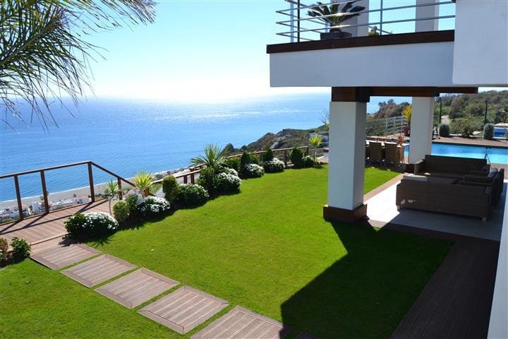 Chalet de 5 habitaciones en La Duquesa / Puerto de la Duquesa en venta - 3.300.000 € (Ref: 9364037)