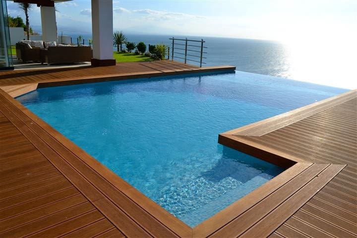 Chalet de 5 habitaciones en La Duquesa / Puerto de la Duquesa en venta - 3.300.000 € (Ref: 9364037)