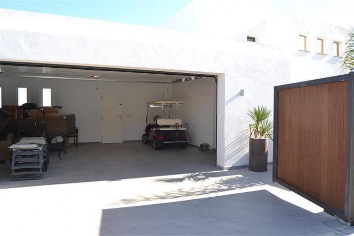 Chalet de 5 habitaciones en La Duquesa / Puerto de la Duquesa en venta - 3.300.000 € (Ref: 9364037)