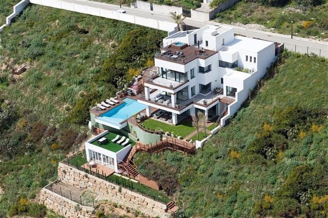 Chalet de 5 habitaciones en La Duquesa / Puerto de la Duquesa, Manilva en venta - 3.300.000 € (Ref: 9364037)