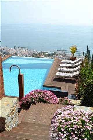 Chalet de 5 habitaciones en La Duquesa / Puerto de la Duquesa en venta - 3.300.000 € (Ref: 9364037)