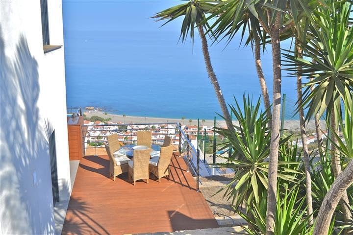 Chalet de 5 habitaciones en La Duquesa / Puerto de la Duquesa en venta - 3.300.000 € (Ref: 9364037)