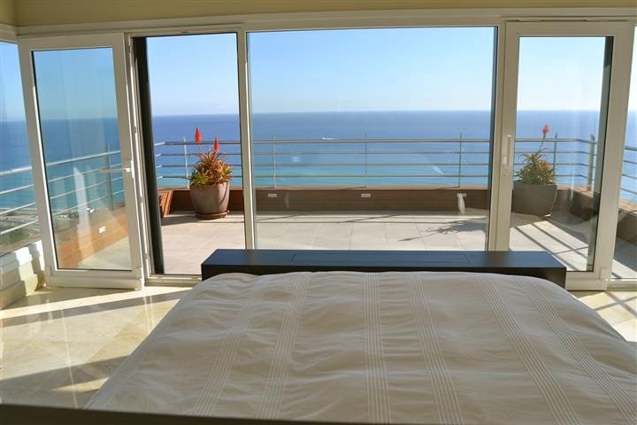 Chalet de 5 habitaciones en La Duquesa / Puerto de la Duquesa en venta - 3.300.000 € (Ref: 9364037)