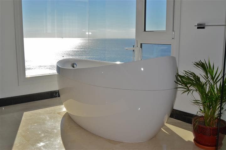 Chalet de 5 habitaciones en La Duquesa / Puerto de la Duquesa en venta - 3.300.000 € (Ref: 9364037)