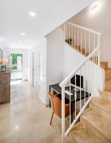 Casa de 3 habitaciones en Nagüeles Alto, Marbella en venta - 775.000 € (Ref: 9364046)