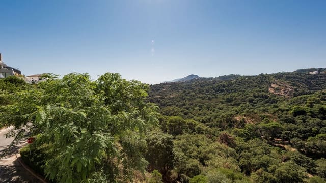 Apartamento de 2 habitaciones en Los Arqueros, Benahavís en venta - 425.000 € (Ref: 9364048)