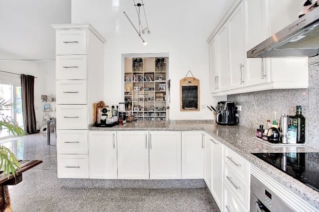 6 sypialnia Willa na sprzedaż w Marbesa, Marbella - 2 200 000 € (Ref: 9364049)