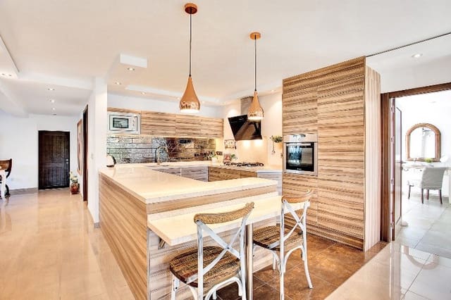 6 soverom Villa til salgs i Marbesa, Marbella - € 2 150 000 (Ref: 9364049)