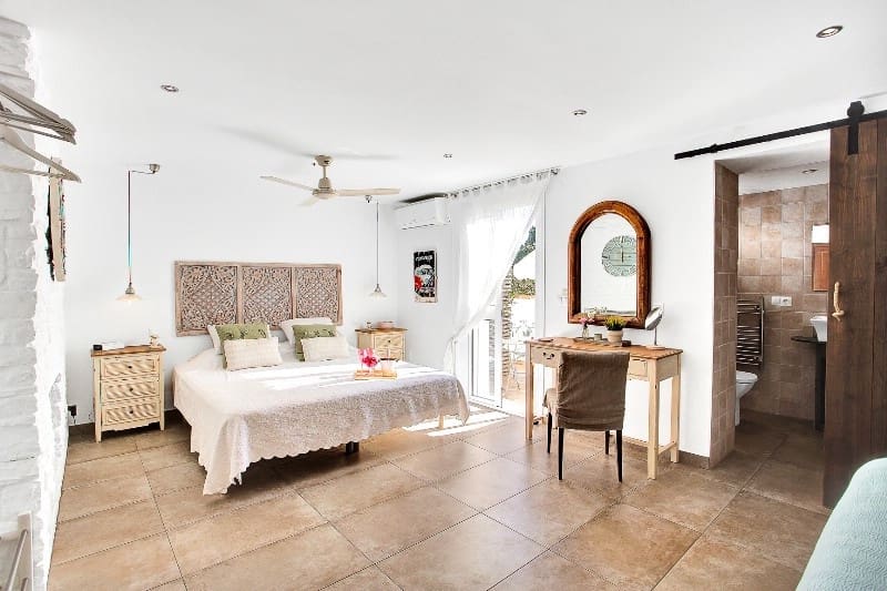 6 bedroom Villa for sale in Marbesa - € 2,150,000 (Ref: 9364049)