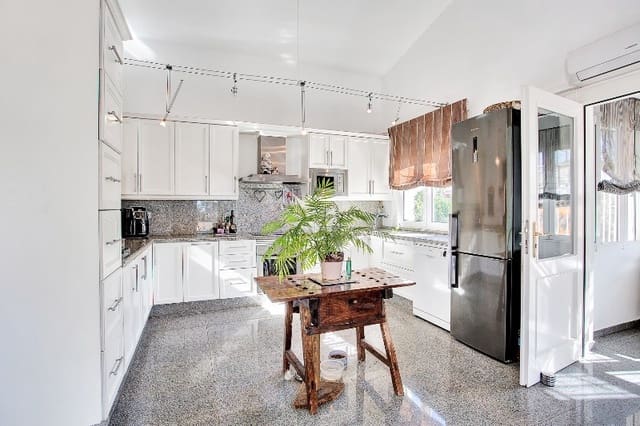 6 soverom Villa til salgs i Marbesa, Marbella - € 2 150 000 (Ref: 9364049)