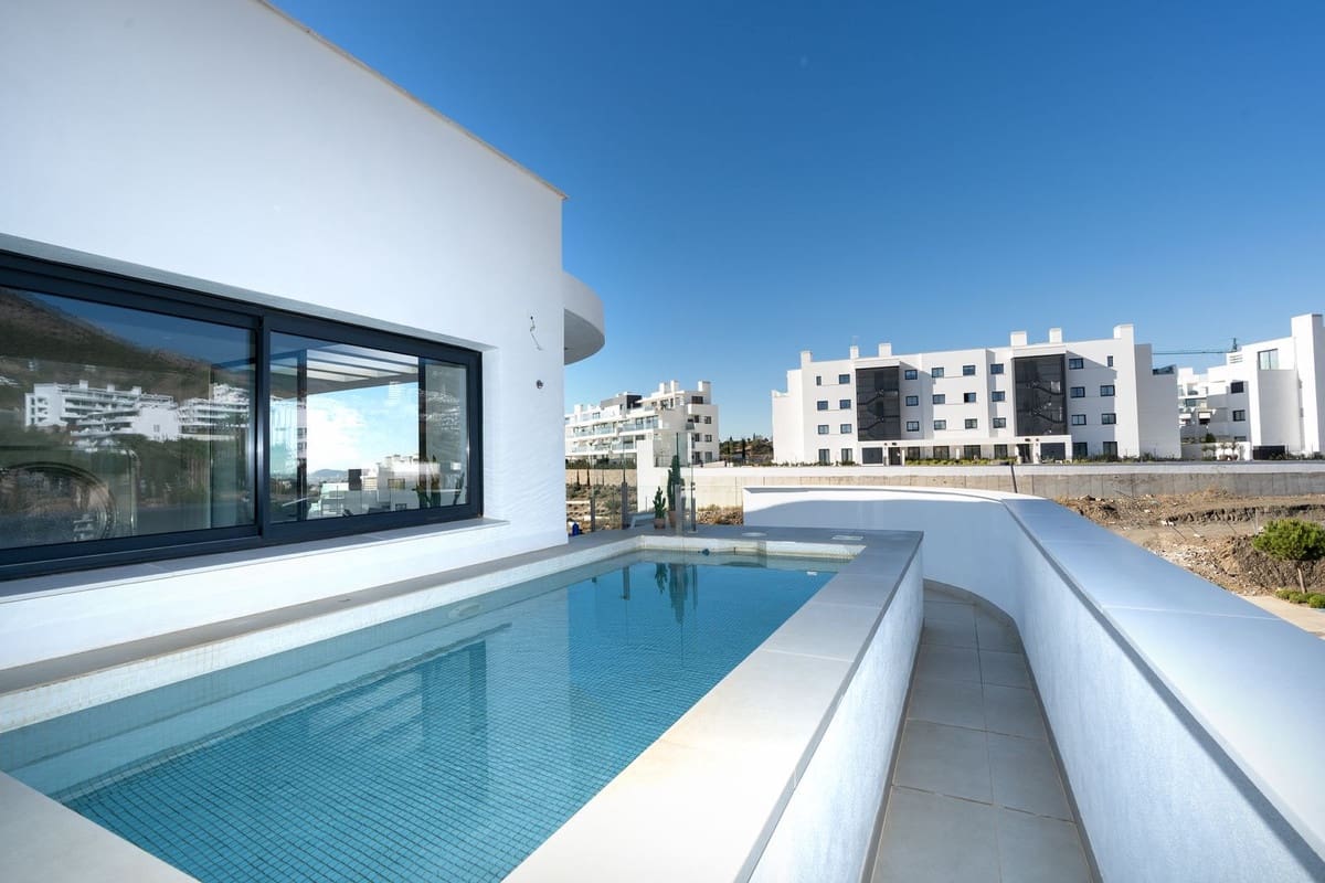 3 bedroom Penthouse for sale in Fuengirola - € 1,350,000 (Ref: 9364053)