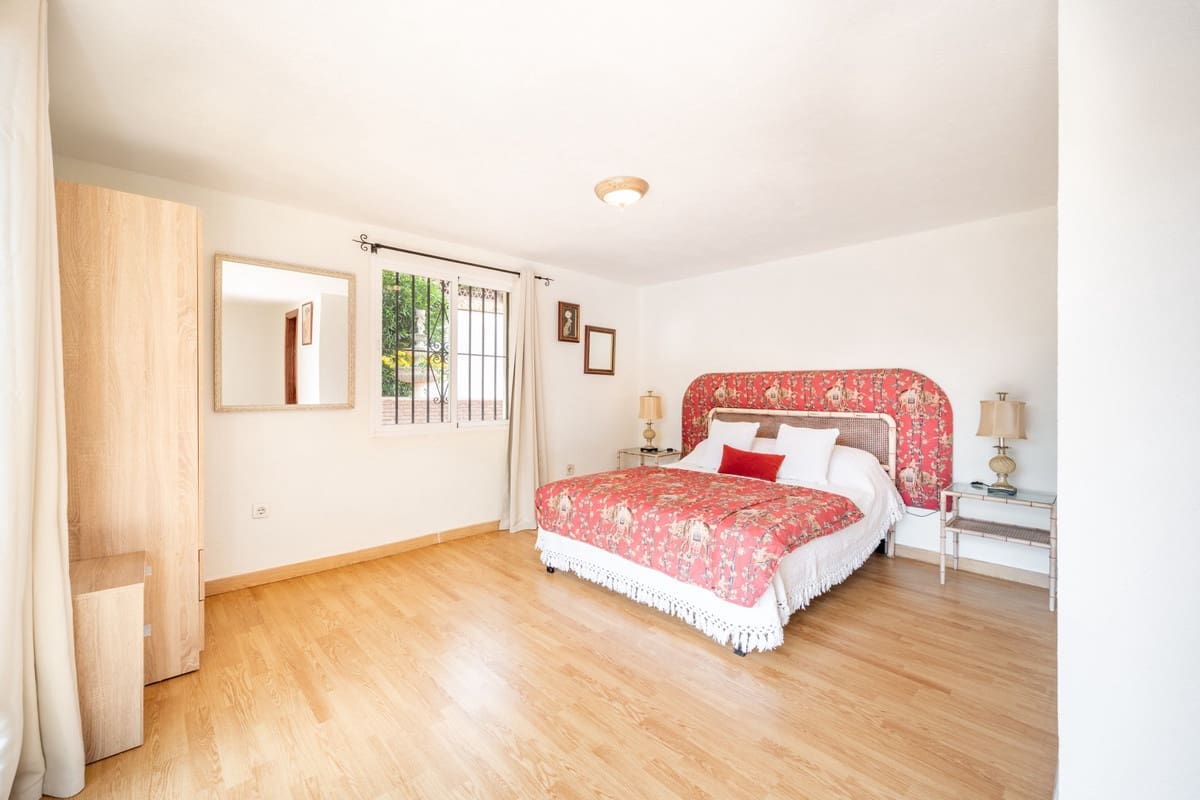 4 slaapkamer Villa te koop in El Rosario - € 1.350.000 (Ref: 9364055)