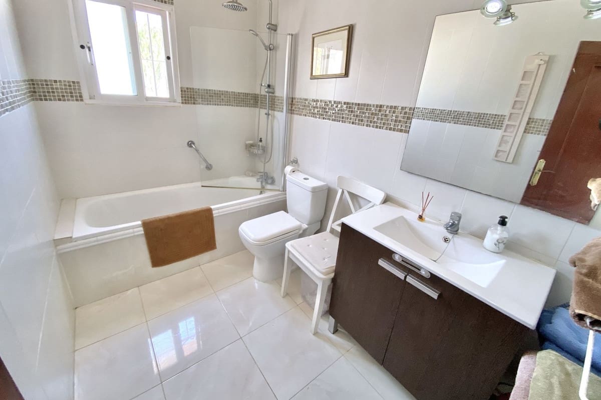 Chalet de 4 habitaciones en La Cala de Mijas en venta - 779.950 € (Ref: 9364057)