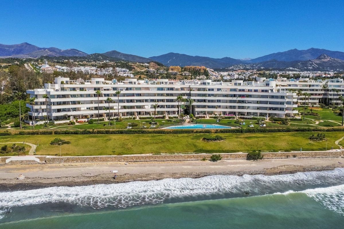 3 soverom Leilighet til salgs i Estepona med garasje - € 1 199 000 (Ref: 9364058)