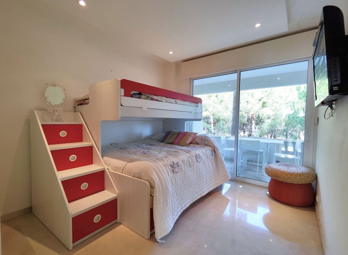 3 soverom Leilighet til salgs i Estepona med garasje - € 1 199 000 (Ref: 9364058)