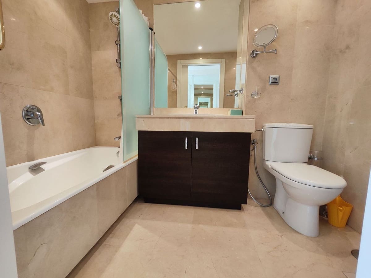 3 soverom Leilighet til salgs i Estepona med garasje - € 1 199 000 (Ref: 9364058)