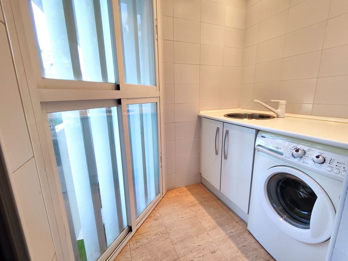3 soverom Leilighet til salgs i Estepona med garasje - € 1 199 000 (Ref: 9364058)