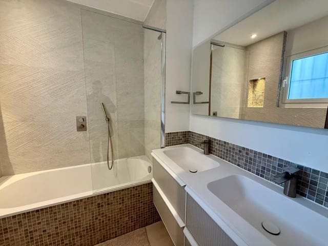 3 quarto Apartamento para venda em Puerto Banus, Marbella - 820 000 € (Ref: 9364059)