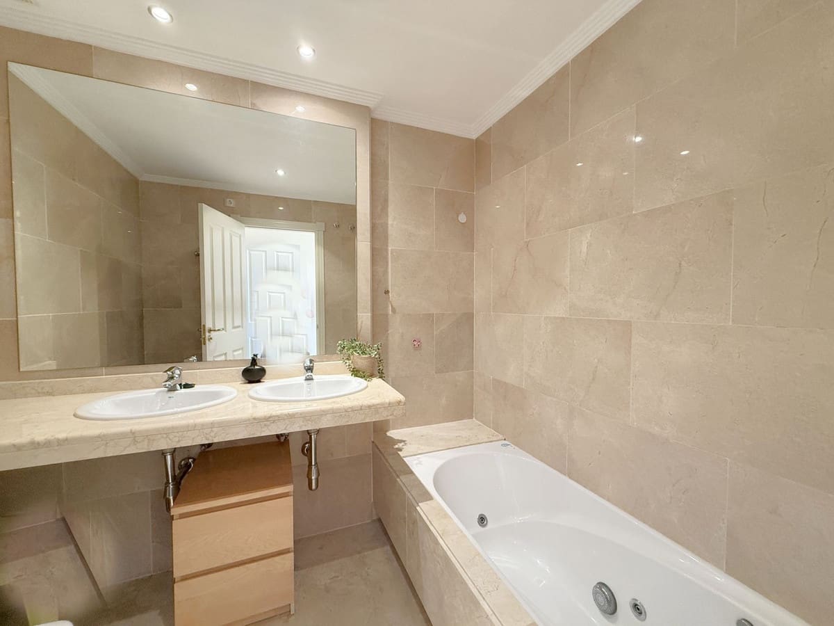 2 quarto Apartamento para venda em Estepona - 397 000 € (Ref: 9364062)