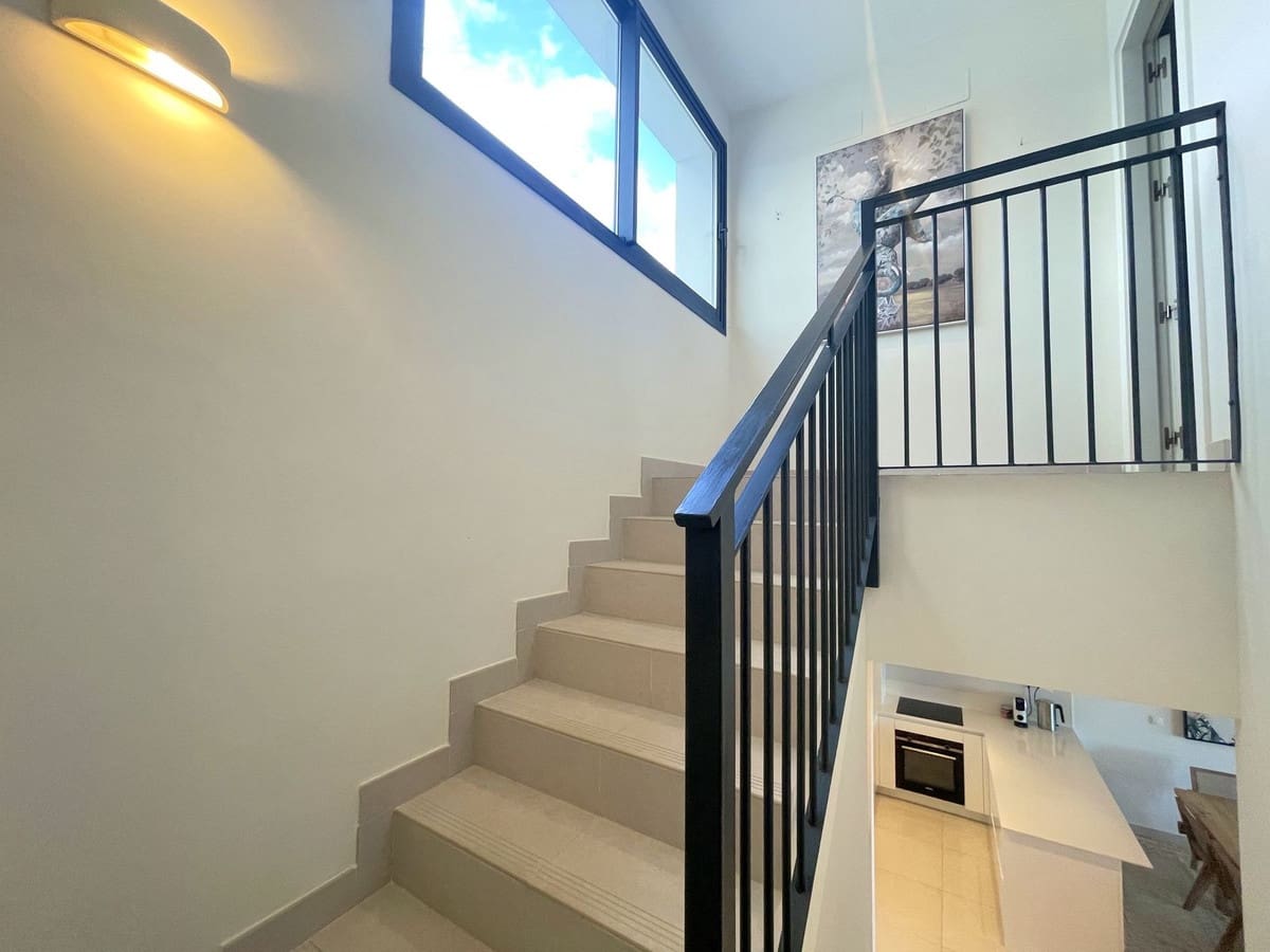 3 quarto Penthouse para venda em Estepona - 755 000 € (Ref: 9364068)