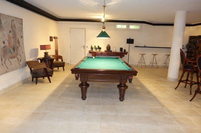 5 sovrum Villa till salu i Puerto Banus, Marbella - 1 800 000 € (Ref: 9364070)