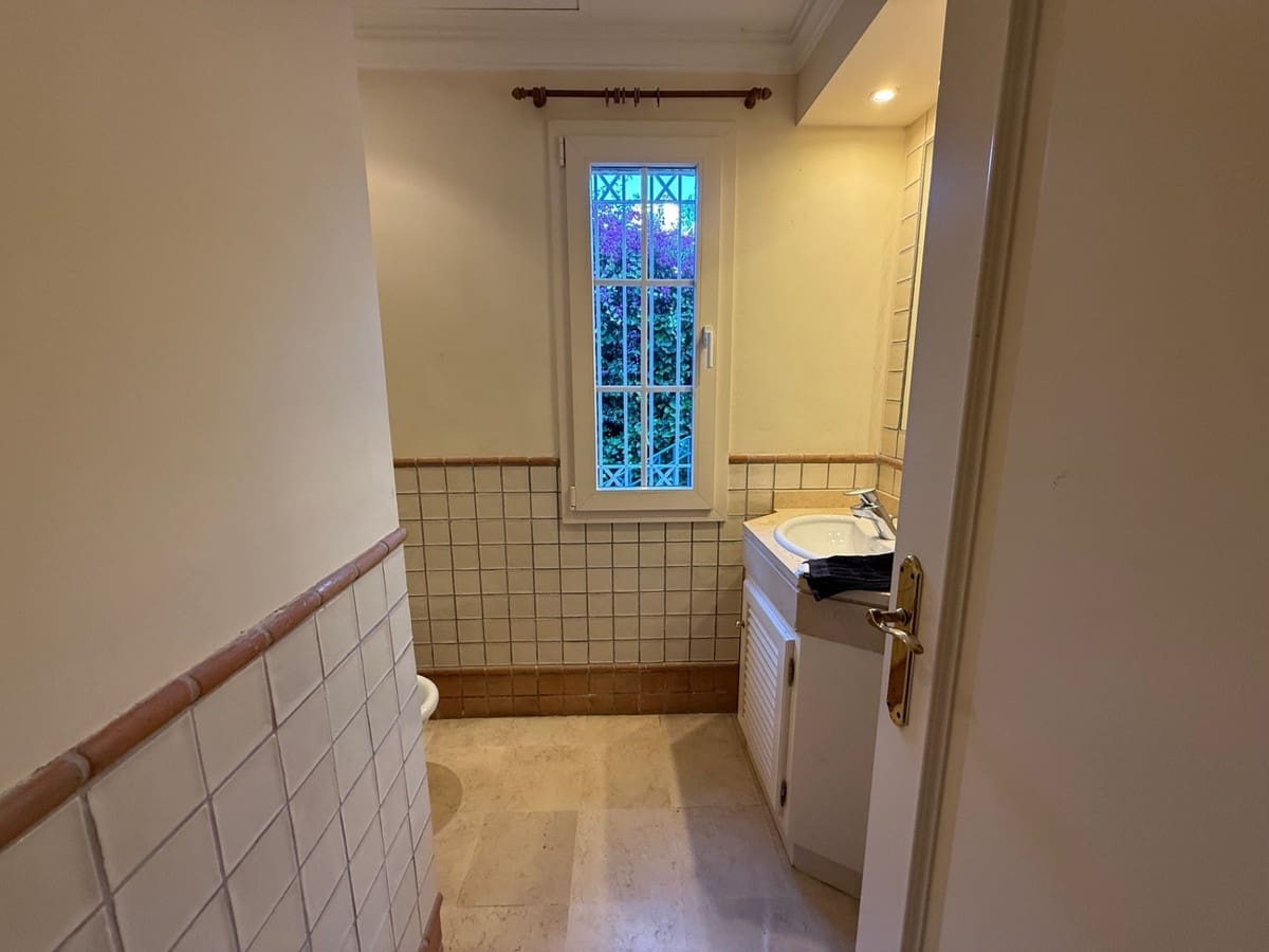 5 quarto Moradia para venda em Puerto Banus - 1 800 000 € (Ref: 9364070)