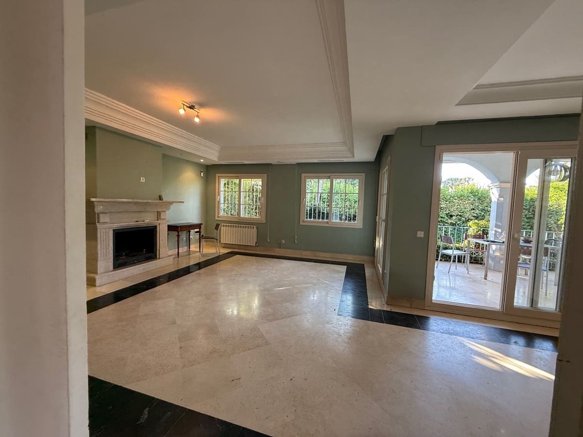 5 quarto Moradia para venda em Puerto Banus - 1 800 000 € (Ref: 9364070)