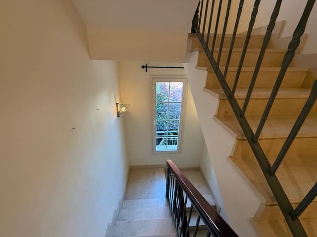 5 sovrum Villa till salu i Puerto Banus, Marbella - 1 800 000 € (Ref: 9364070)