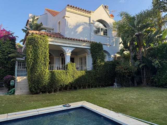 5 sovrum Villa till salu i Puerto Banus, Marbella - 1 800 000 € (Ref: 9364070)