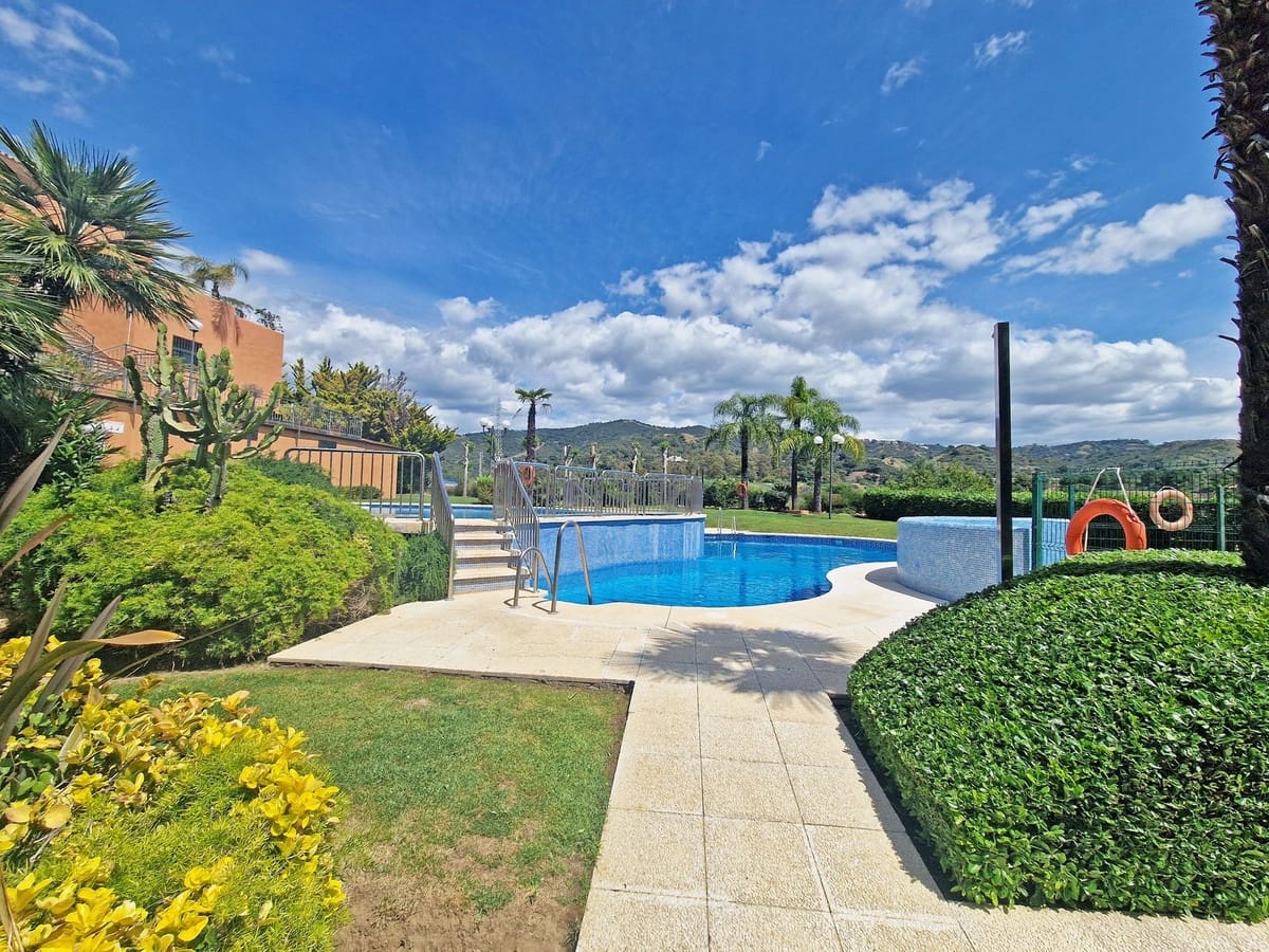 1 bedroom Penthouse for sale in Elviria with garage - € 299,000 (Ref: 9364072)