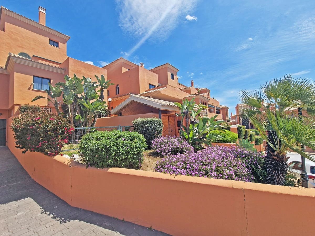 1 bedroom Penthouse for sale in Elviria with garage - € 299,000 (Ref: 9364072)