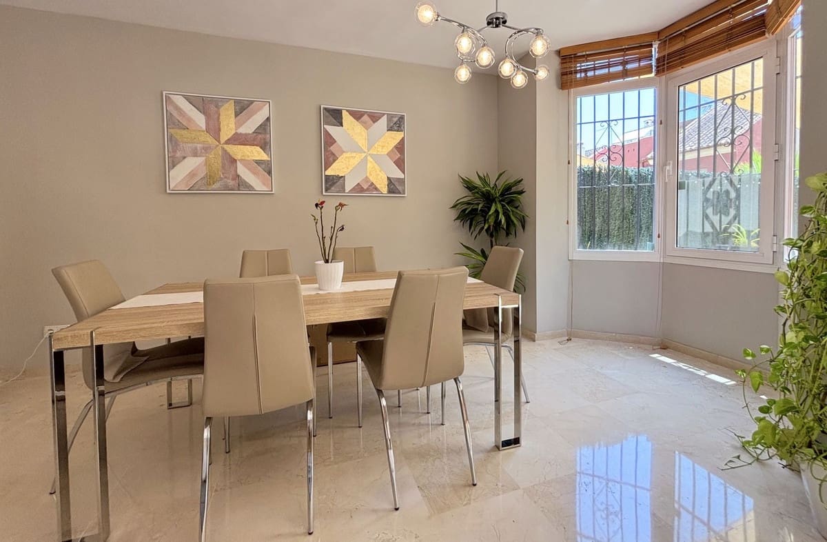 3 chambre Maison de Ville à vendre à Estepona - 540 000 € (Ref: 9364075)