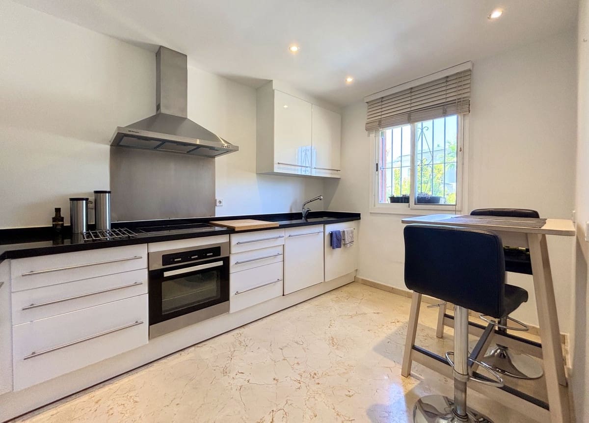 3 chambre Maison de Ville à vendre à Estepona - 540 000 € (Ref: 9364075)