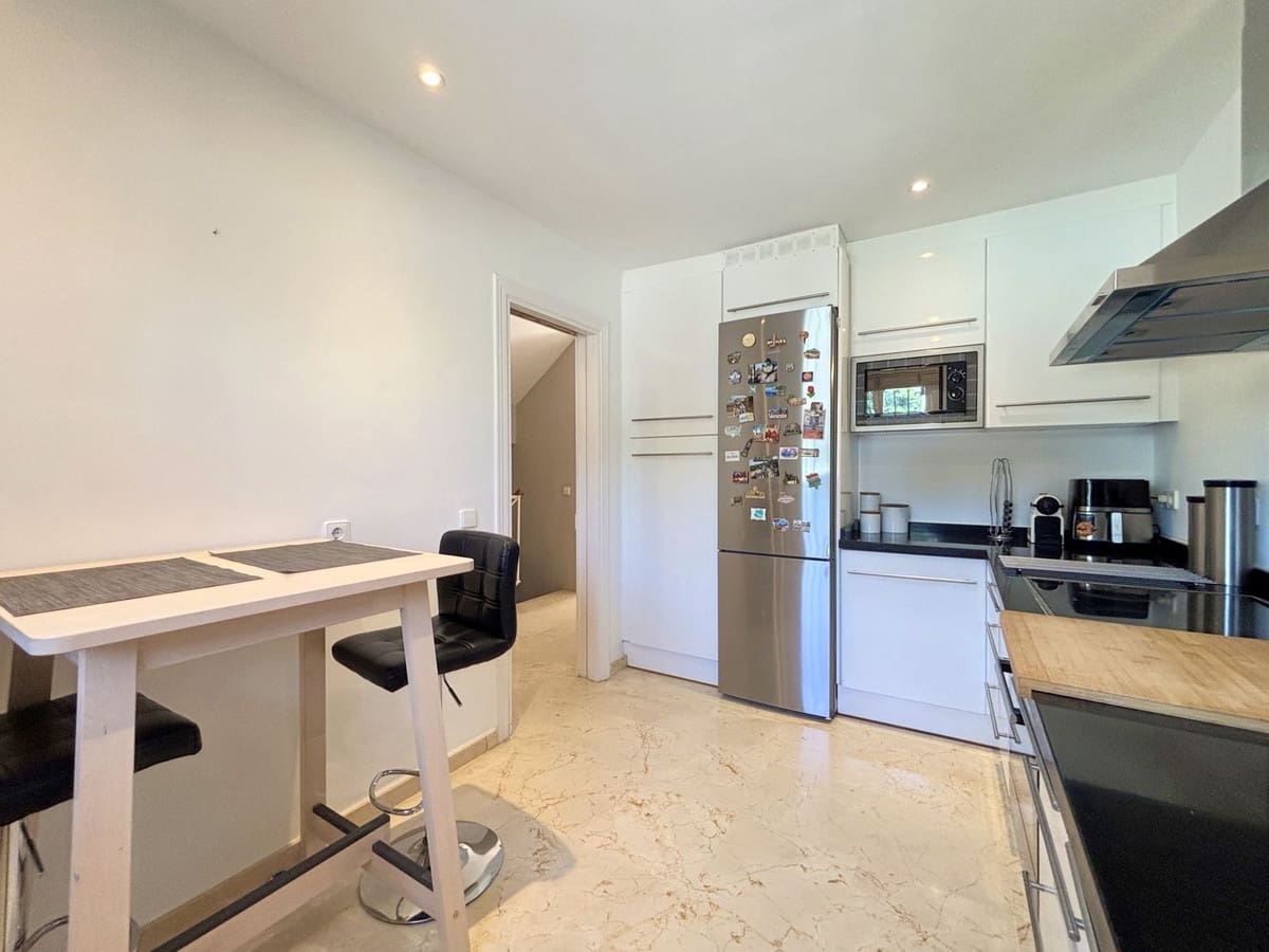 3 chambre Maison de Ville à vendre à Estepona - 540 000 € (Ref: 9364075)