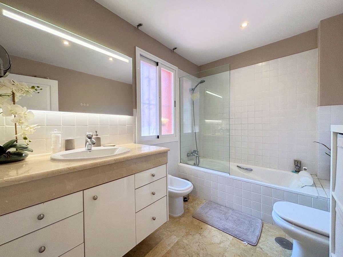 3 chambre Maison de Ville à vendre à Estepona - 540 000 € (Ref: 9364075)