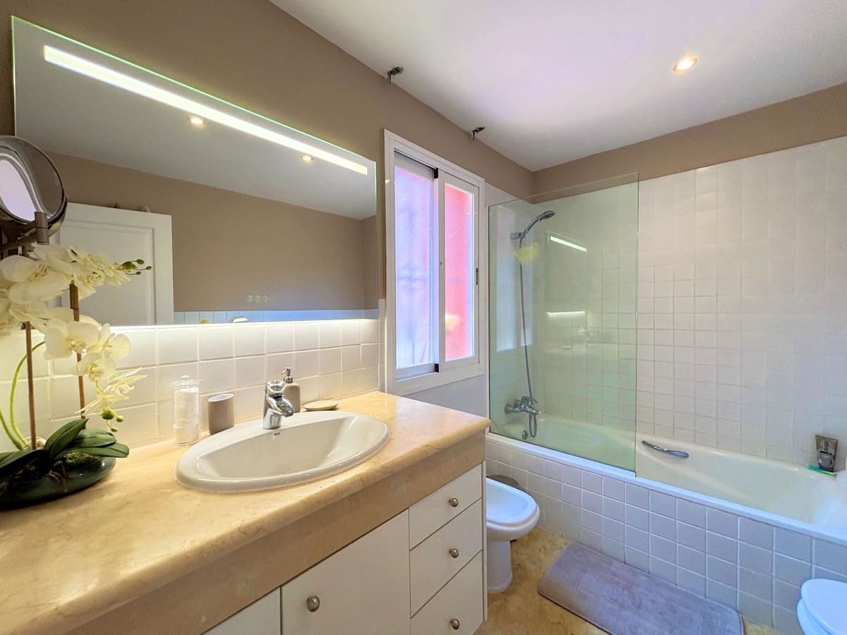 3 chambre Maison de Ville à vendre à Estepona - 540 000 € (Ref: 9364075)