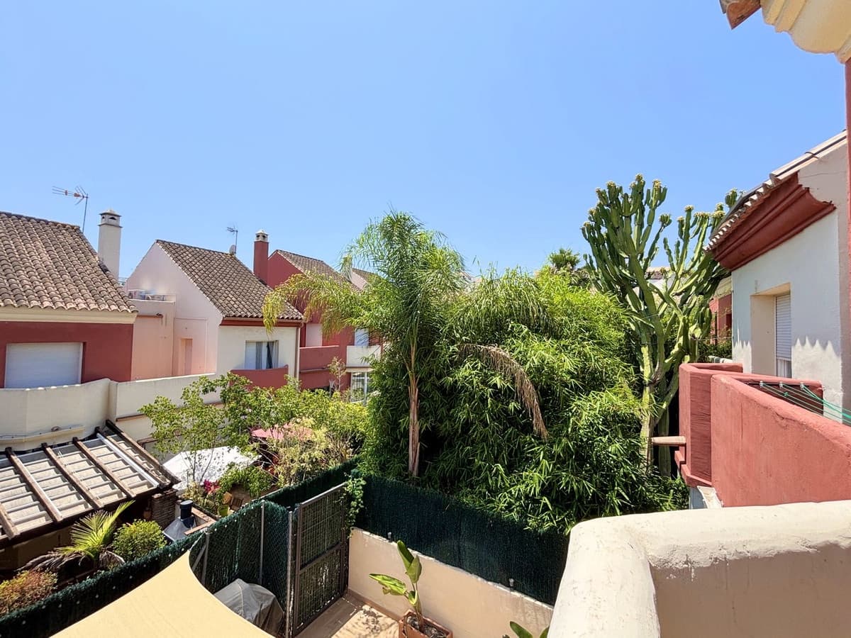 3 chambre Maison de Ville à vendre à Estepona - 540 000 € (Ref: 9364075)