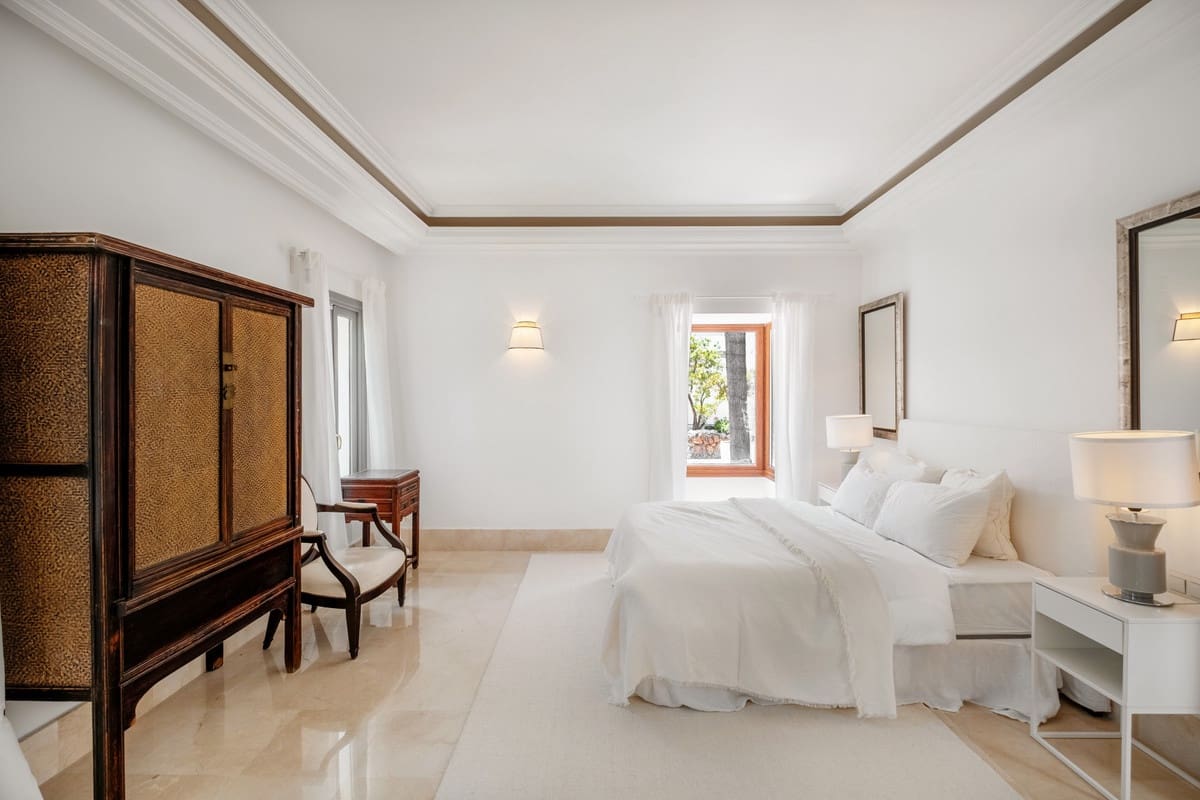 Chalet de 7 habitaciones en Aloha Golf en venta - 4.995.000 € (Ref: 9364078)