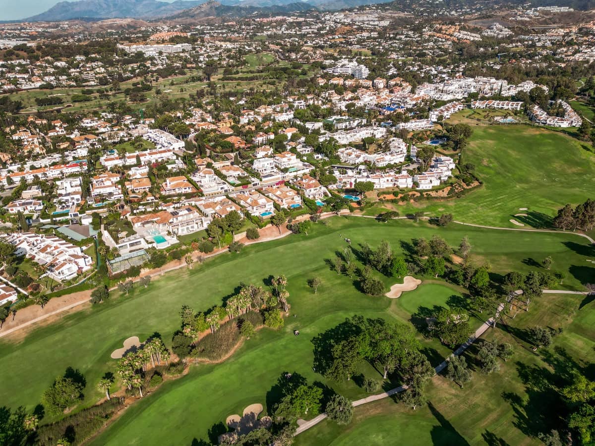 7 bedroom Villa for sale in Aloha Golf - € 4,995,000 (Ref: 9364078)