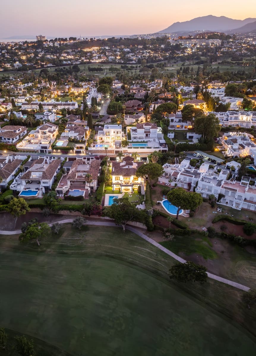 7 bedroom Villa for sale in Aloha Golf - € 4,995,000 (Ref: 9364078)